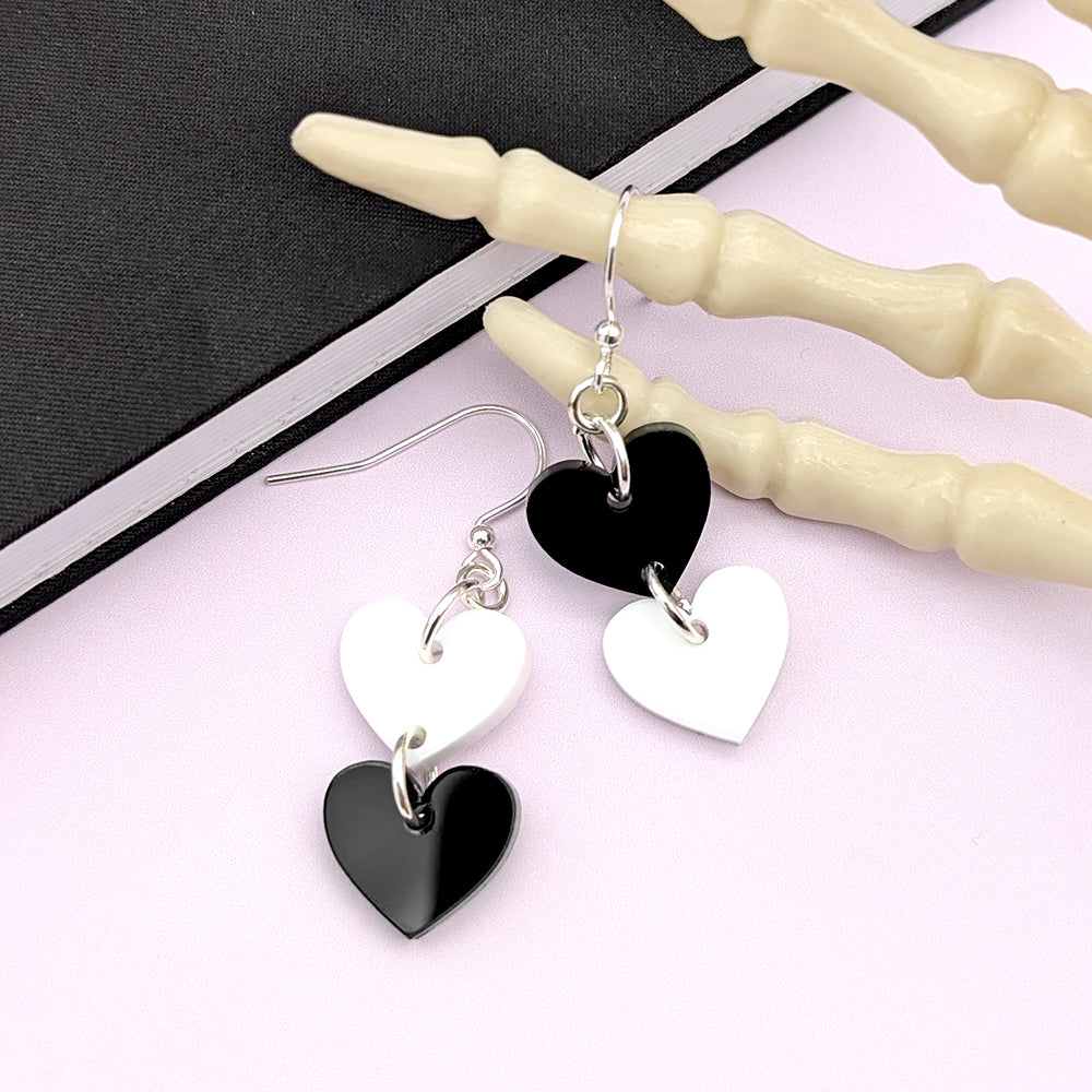 [PREORDER] Mini Beetle-Heart Dangle Earrings