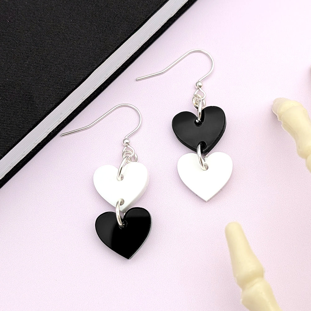 [PREORDER] Mini Beetle-Heart Dangle Earrings